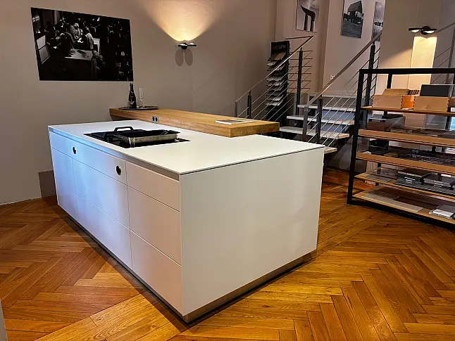 Kücheninsel in Laminat mit Gaggenau Kochfeld