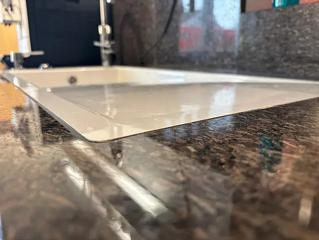 Echt-Glas Nolte-Küche mit massiven Granitarbeitsplatten