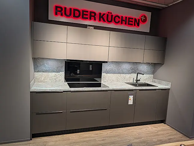 Häcker Vegas Braun Metallic Lacklaminat Küche mit Bosch Geräten