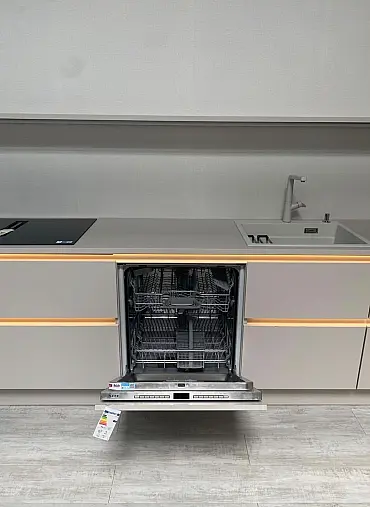 Elegante L- Küche Sandbeige seidenmatt