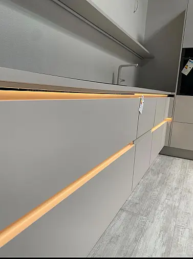 Elegante L- Küche Sandbeige seidenmatt