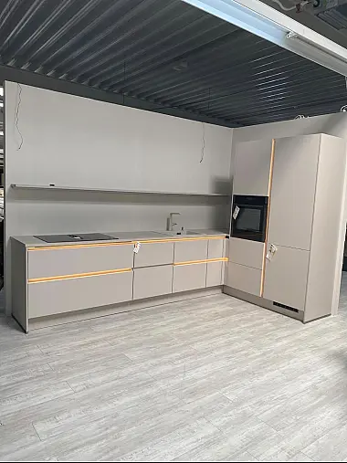 Elegante L- Küche Sandbeige seidenmatt