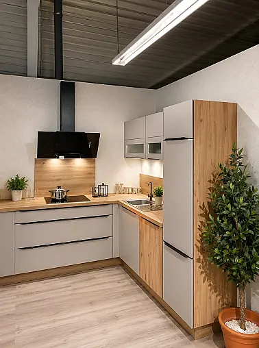 Moderne L-Küche in Sandbeige