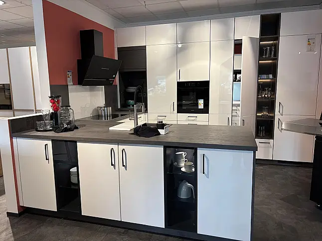 elegante Küche mit Beton schiefergrau kombiniert
