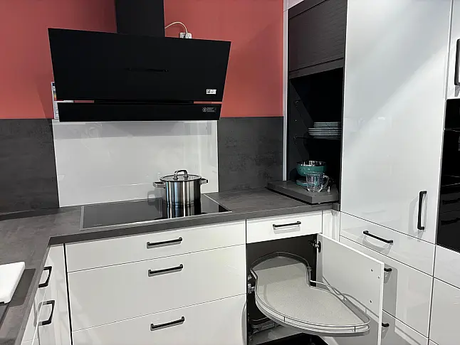 elegante Küche mit Beton schiefergrau kombiniert