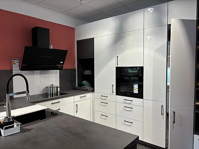 elegante Küche mit Beton schiefergrau kombiniert