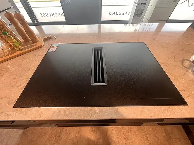 Ausstellungsküche mit viel Stauraum