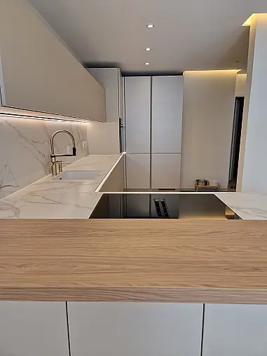 Exklusive Designküche mit Neolith-Keramik, Blanco CHOICE und
