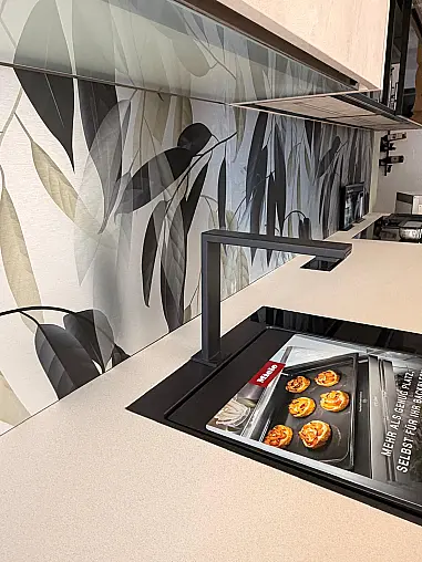 Elba Schiefersand  mit Neolith Keramik Arbeitsplatte