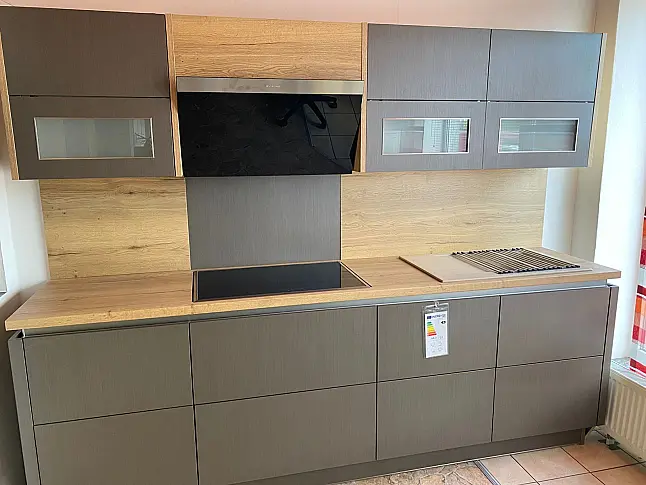 Grifflose Designküche in Face Copper &amp; Eiche Gold-Braun – Modernität mit Charakter