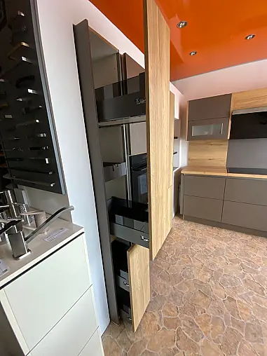 Grifflose Designküche in Face Copper &amp; Eiche Gold-Braun – Modernität mit Charakter