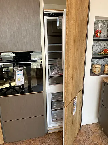 Grifflose Designküche in Face Copper &amp; Eiche Gold-Braun – Modernität mit Charakter