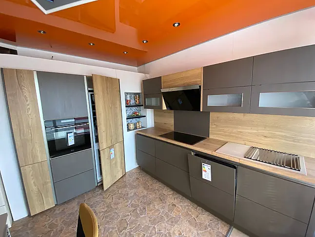 Grifflose Designküche in Face Copper &amp; Eiche Gold-Braun – Modernität mit Charakter