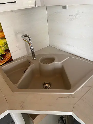 Stilvoll kochen: Hochglanz und Mokka vereint in einer Traumküche