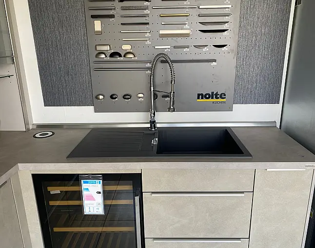 Industrial Design mit Charakter – Nolte Küche in Cortenstahl-Optik &amp; Betonlook