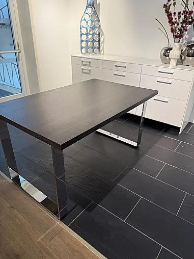 Moderner Esstisch mit Edelstahlgestell &amp; dunkler Holzoptik