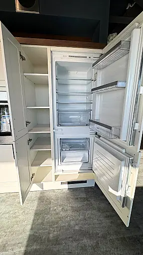 Häcker Landhausküche Bristol Weiß mit Neff-Geräten &amp; Kommode