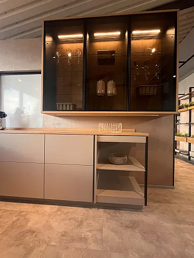 Küche in U-Form mit Designhaube und "FurnSpin"