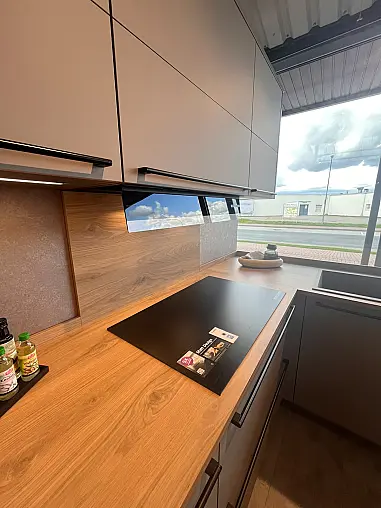 Küche in U-Form mit Designhaube und "FurnSpin"