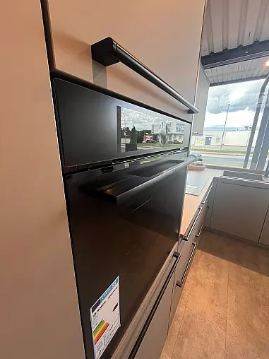 Küche in U-Form mit Designhaube und "FurnSpin"