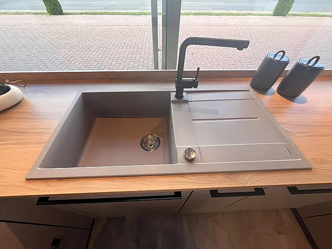 Küche in U-Form mit Designhaube und "FurnSpin"