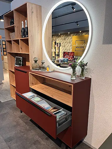 Sideboard mit beleuchtetem Spiegel und Regalsystem