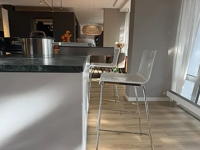 Insel mit Keramik und Gaggenau