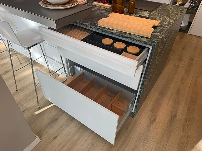 Insel mit Keramik und Gaggenau