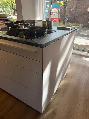 Insel mit Keramik und Gaggenau
