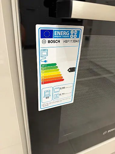 Musterküche im Abverkauf – moderne Eleganz in Sandbeige Hochglanz