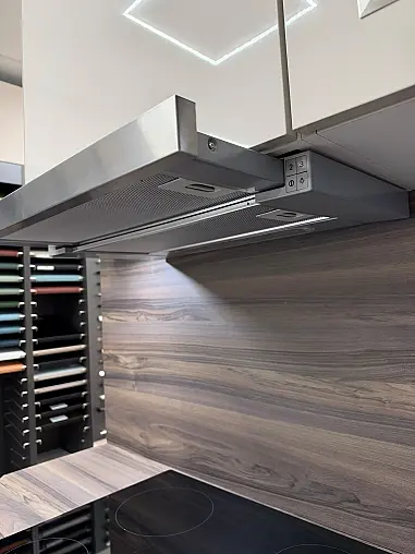 Musterküche im Abverkauf – moderne Eleganz in Sandbeige Hochglanz