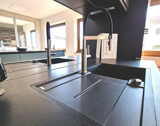 TALEA MIT SMARTGLAS UND RESOPAL