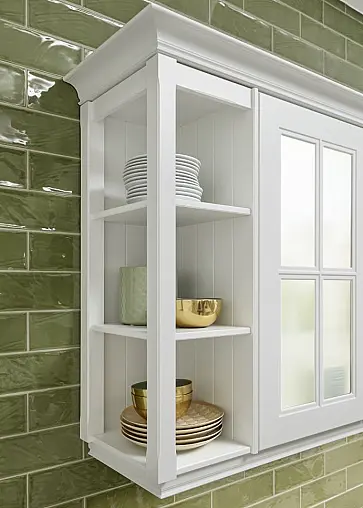 Gemütliche Landhaus Style Inselküche mit Fronten in Farbkombination