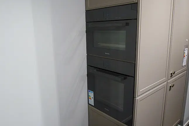 Moderne Küche in Mattlack Lava