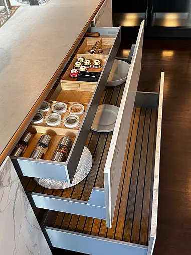 SieMatic SLX Ceramic, Edelstahl, Gaggenau, Eiche Innenausstattung