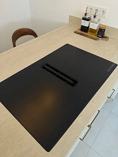 Moderne Landhausküche mit Keramikarbeitsplatte