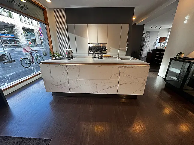 SieMatic SLX Ceramic, Edelstahl, Gaggenau, Eiche Innenausstattung