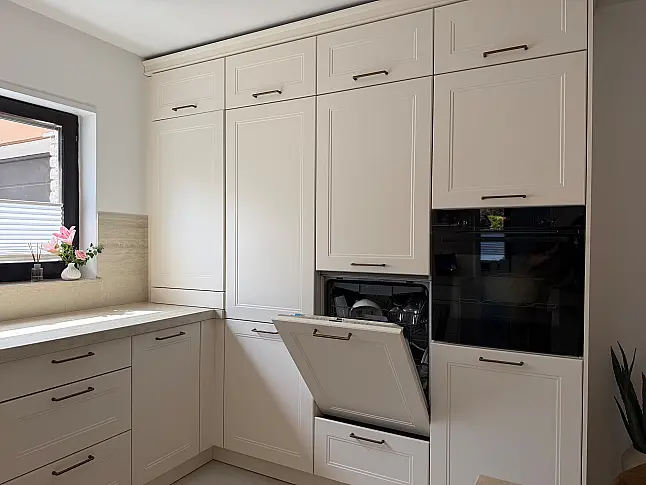 Moderne Landhausküche mit Keramikarbeitsplatte