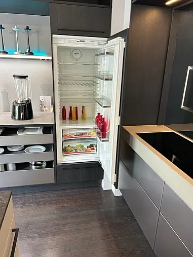 Exklusive SieMatic Urban Küche mit integriertem Sony Bildschirm