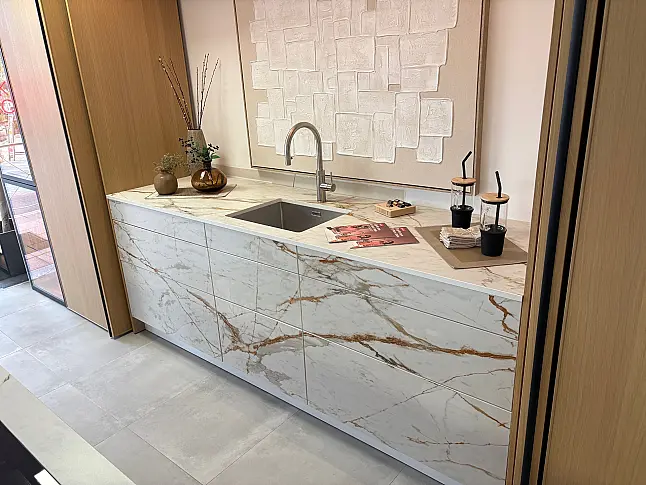 moderne Grifflosküche mit Keramikfront und Pocketdoors