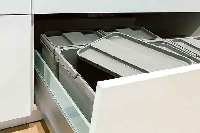 Häcker AV2130 polarweiß AV1098 Okobo schwarzgrau