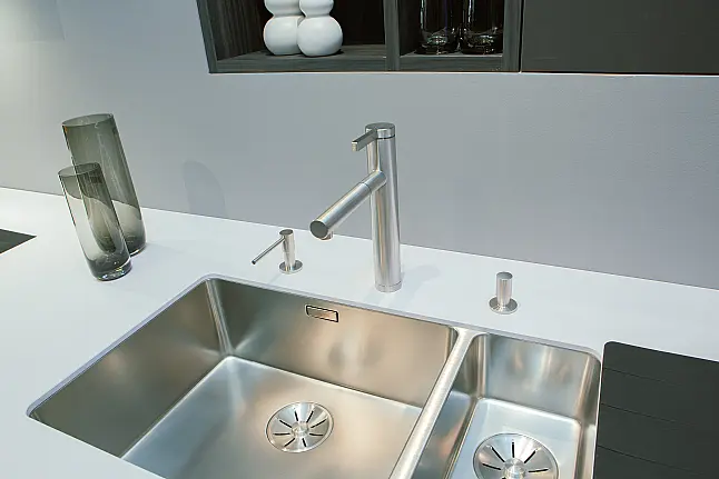 Häcker AV2130 polarweiß AV1098 Okobo schwarzgrau