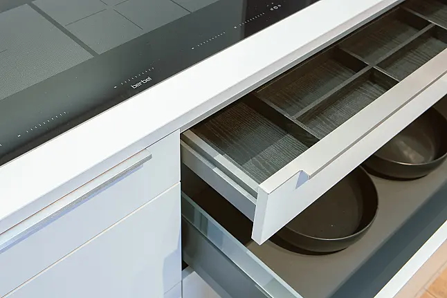 Häcker AV2130 polarweiß AV1098 Okobo schwarzgrau