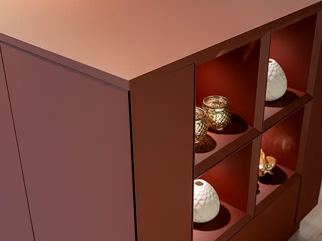Moderne Designküche  mit versteckter Speisekammer