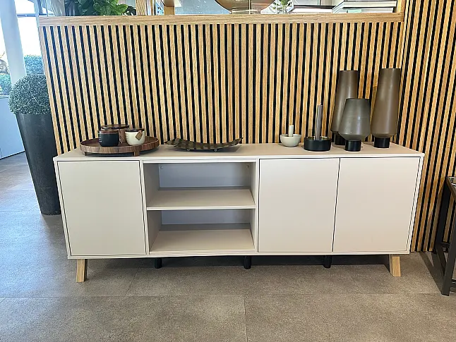 Sideboard grifflos in der Farbe Kaschmir matt