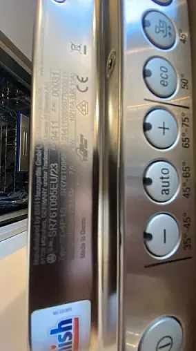 Pantry Küche mit Kühlschrank &amp; Geschirrspüler