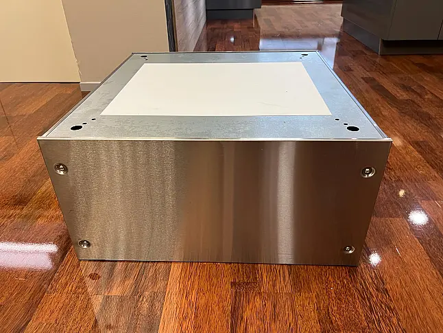Neuer, original verpackter MIELE Unterbau geschlossen UG5005-30*