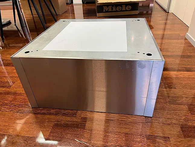 Neuer, original verpackter MIELE Unterbau geschlossen UG5005-30*