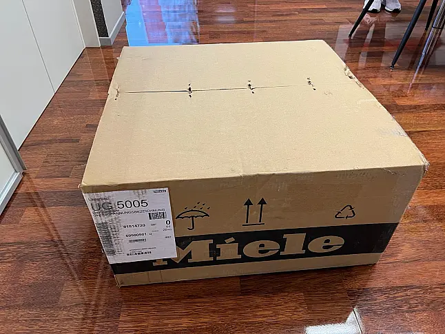 Neuer, original verpackter MIELE Unterbau geschlossen UG5005-30*