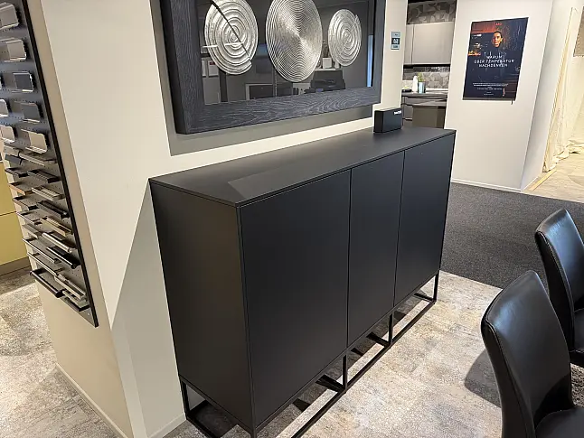Elegante Küchezeile mit Insel und Bora Backofen